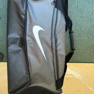 Nike brasilia duffel 9.5 bag gray